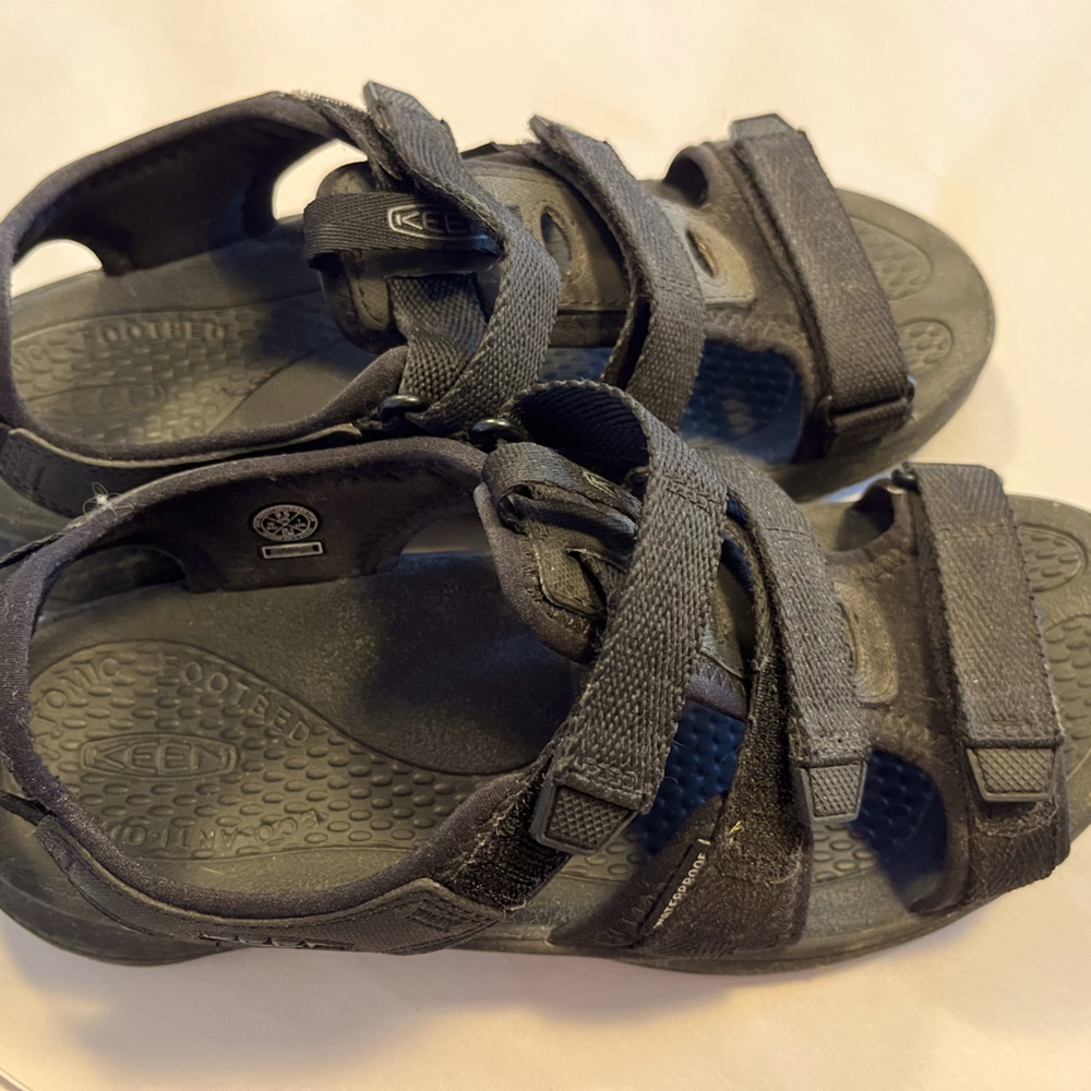 Keen black sandals. Size 9.5.
